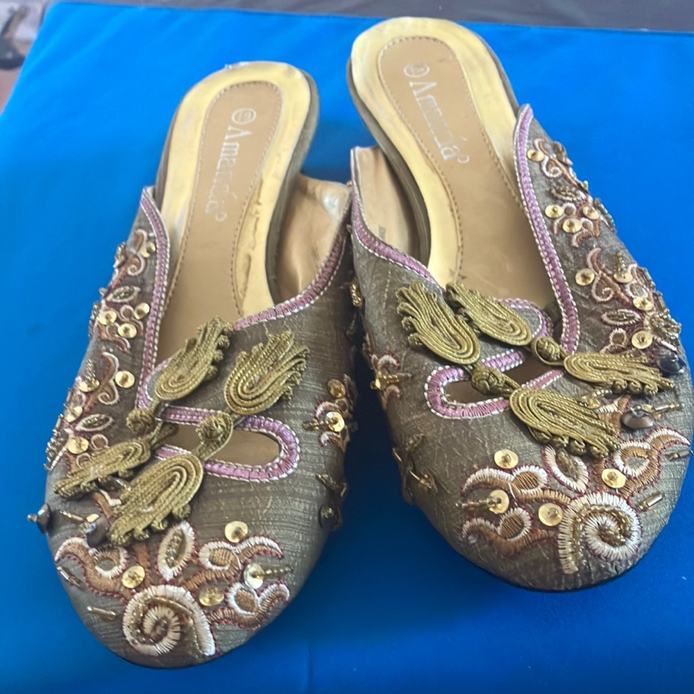 FINAL MARKDOWN Gold Embellished Women's Shoes 6 1/2